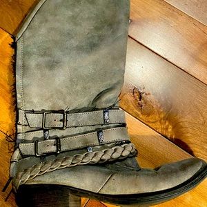 Cute boots well loved